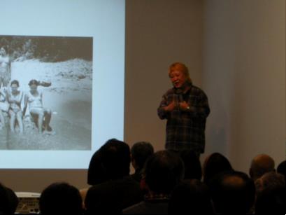 2012年1月28日、横浜美術館アートギャラリー1で「フォト・ヨコハマ2012」〜写真のチカラ、あふれるヨコハマ〜パートナーイベント — 写真家・石川真生トーク「沖縄ソウル—写真と私」が開催された。