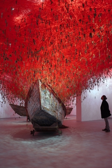 The Key in the Hand, 2015, (Japan Pavilion at the 56th International Art Exhibition - la Biennale di Venezia, Venice/Italy,)　photo by Sunhi Mang, Courtesy of Chiharu Shiota　（第56回ヴェネチア・ビエンナーレ国際美術展日本館 展示作品より）